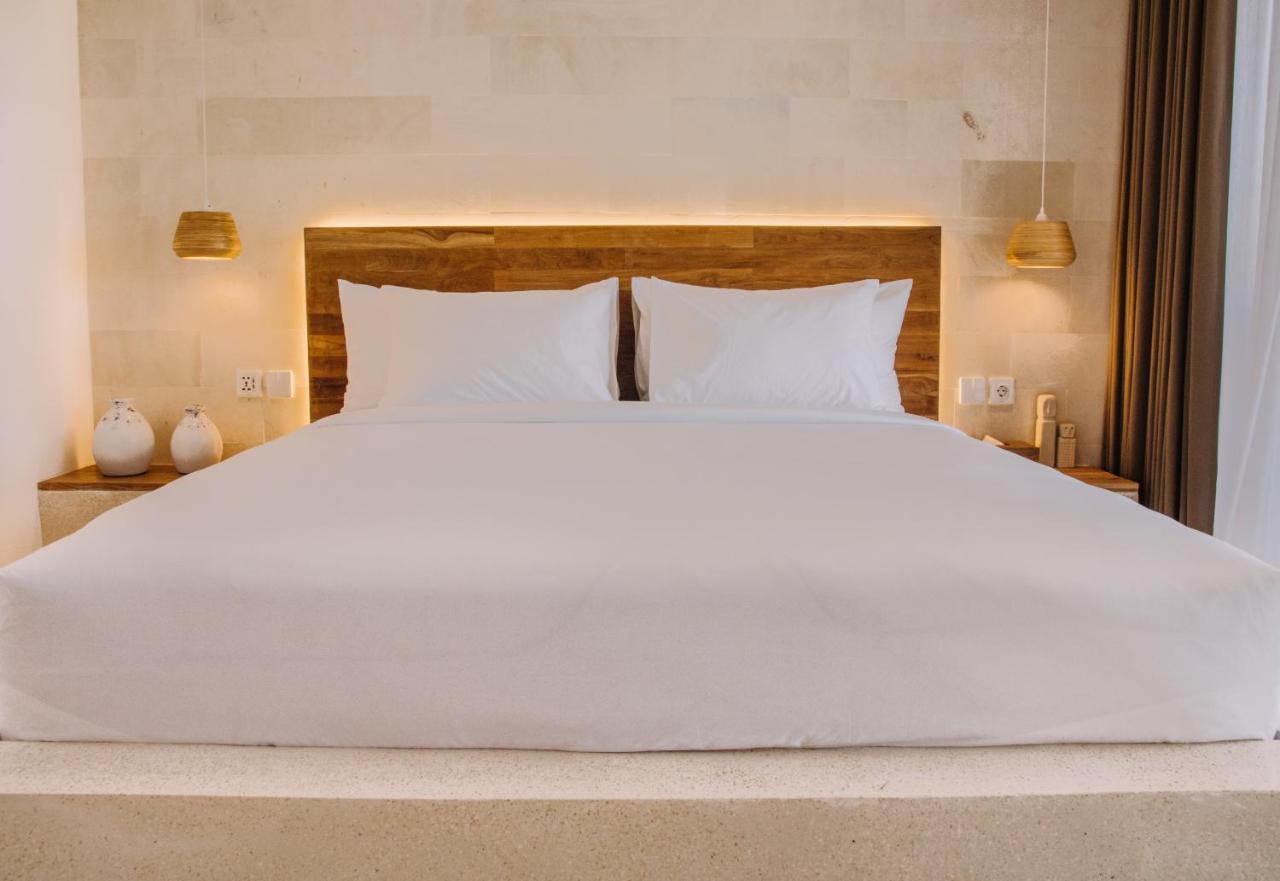 Hotel Neano Escape Manggis Exterior foto A bed with a mattress and a bed frame