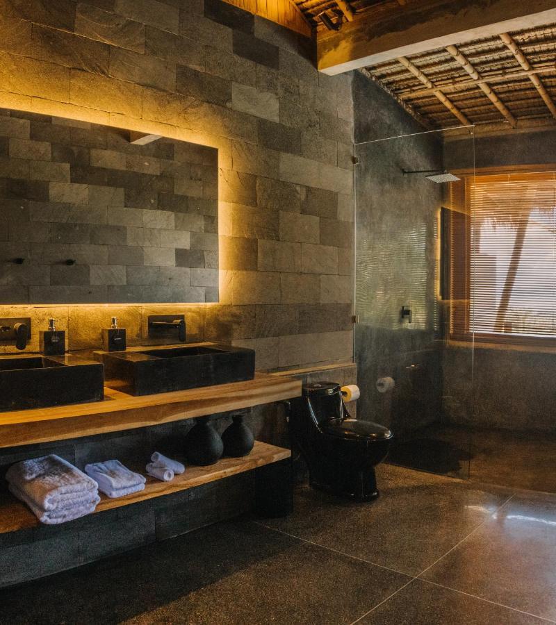 Hotel Neano Escape Manggis Exterior foto Bathroom at the hotel