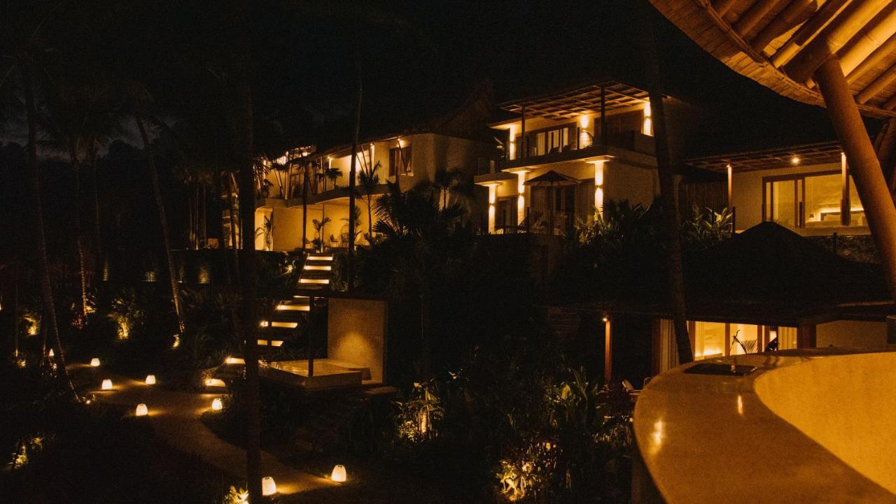 Hotel Neano Escape Manggis Exterior foto The resort at night