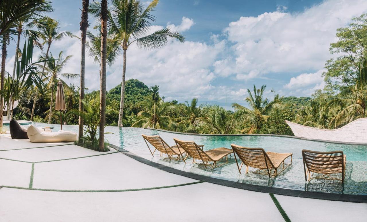 Hotel Neano Escape Manggis Exterior foto The swimming pool at the resort